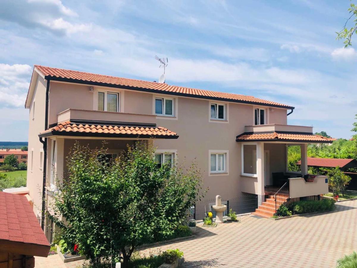 Apartments Zdenka Labin  Luaran gambar